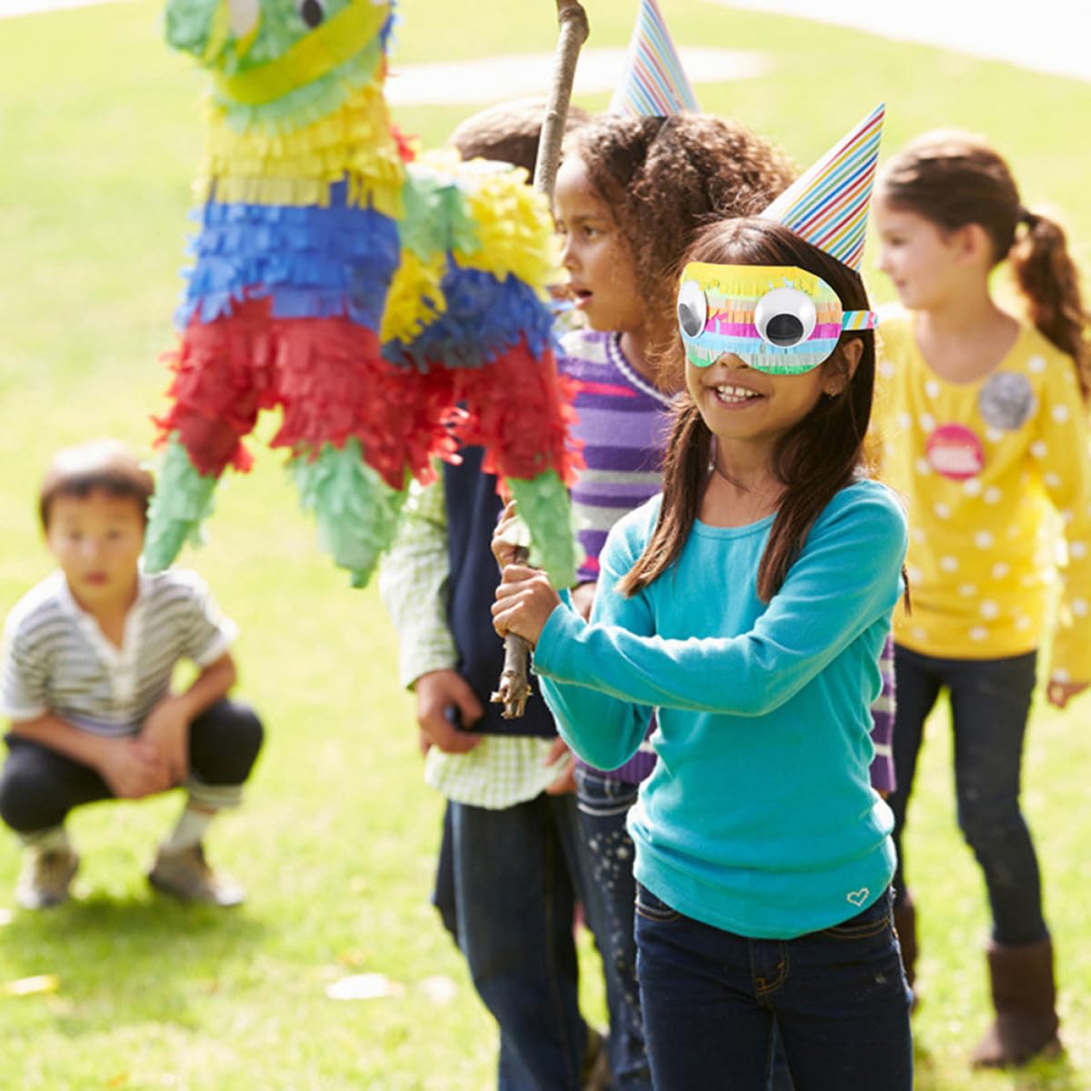 Piñata de Fútbol para Fiesta Infantil con Palos y Venda, Material de Papel Resistente, Crea Ambiente Alegre y Decoración Creativa para Celebraciones