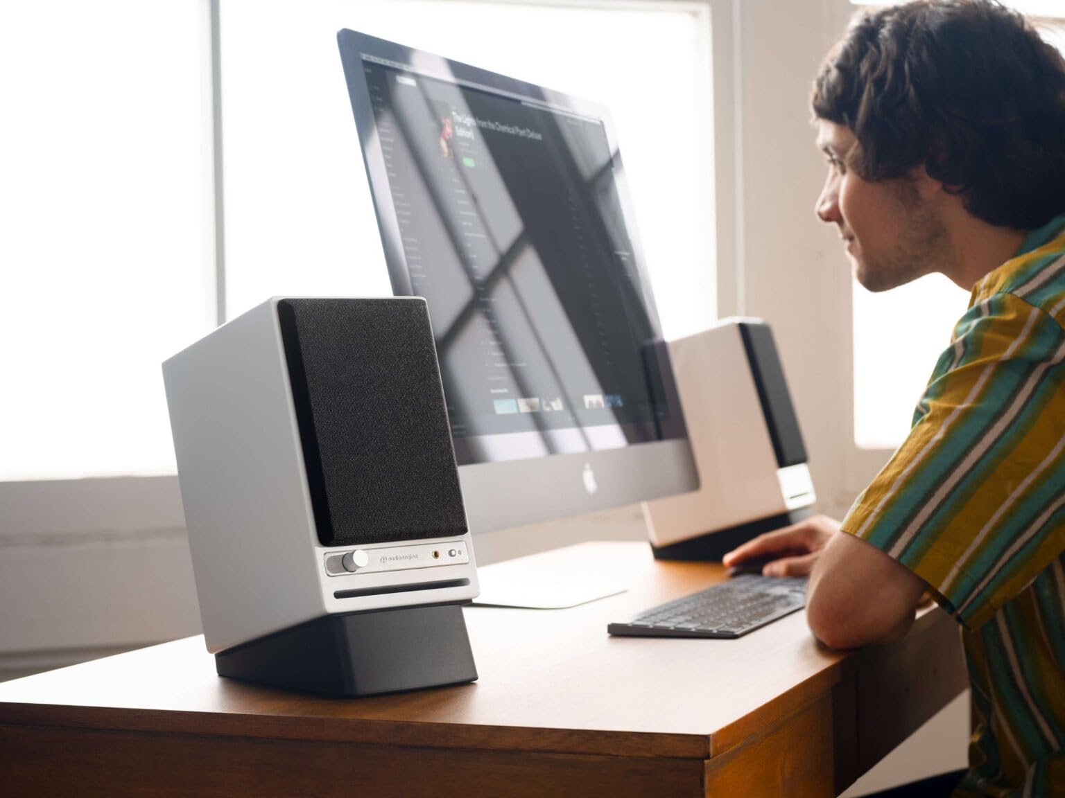 Audioengine HD4 Haut-Parleur Sans Fil Bluetooth | Haut-parleurs pour PC de Bureau, Enceinte Musicale pour la Maison aptX HD Bluetooth, d'Enceintes Stéréo de Bibliothèque Amplificateur Intégré (Noyer) | DAC de 24 bits, altavoces de escritorio para música,