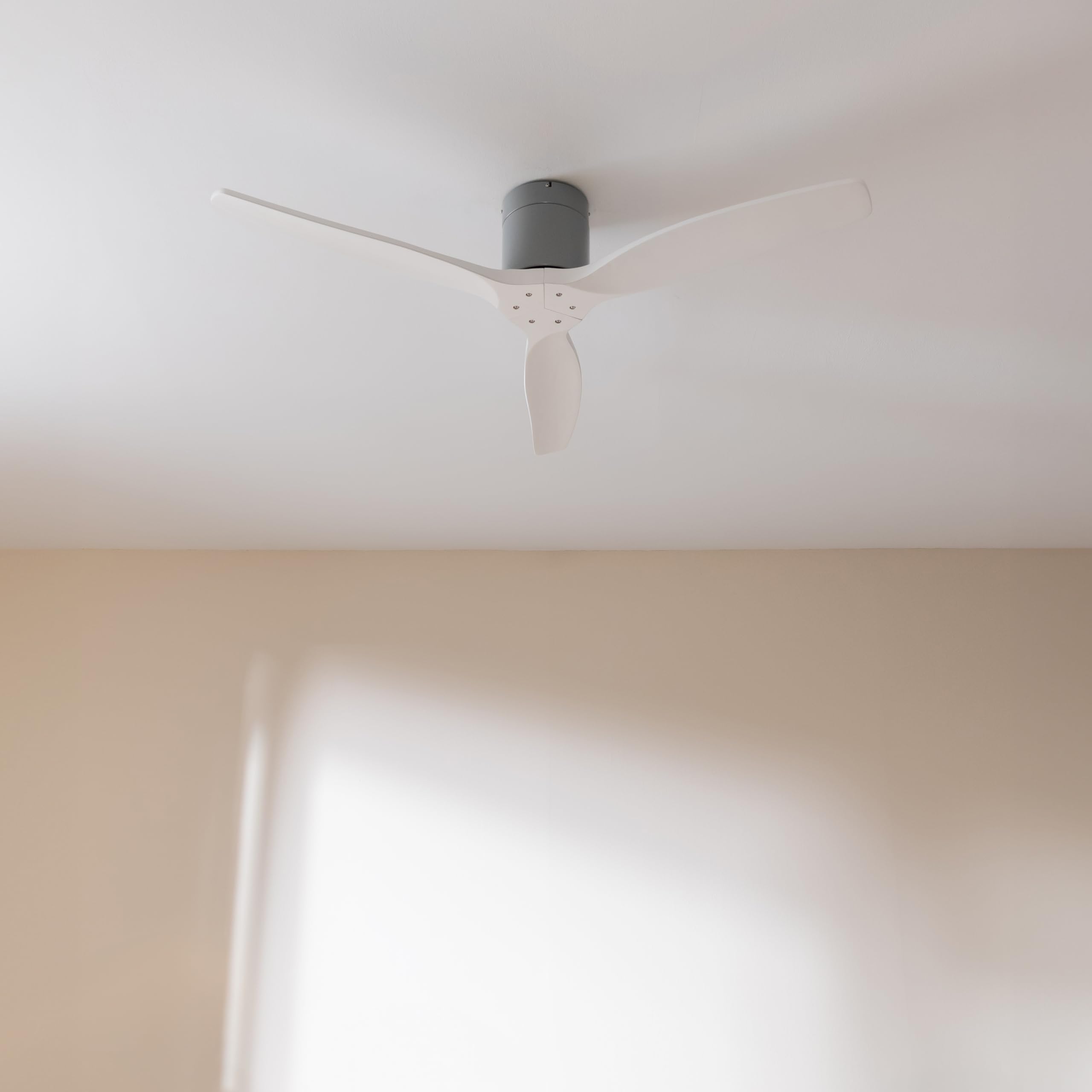 Cecotec Ventilatore da soffitto con telecomando da 52" EnergySilence Aero 5400 Classic Iron&White. Motore DC 40 W, 3 pale, 6 velocità, timer fino a 8 ore, modalità Winter/Summer