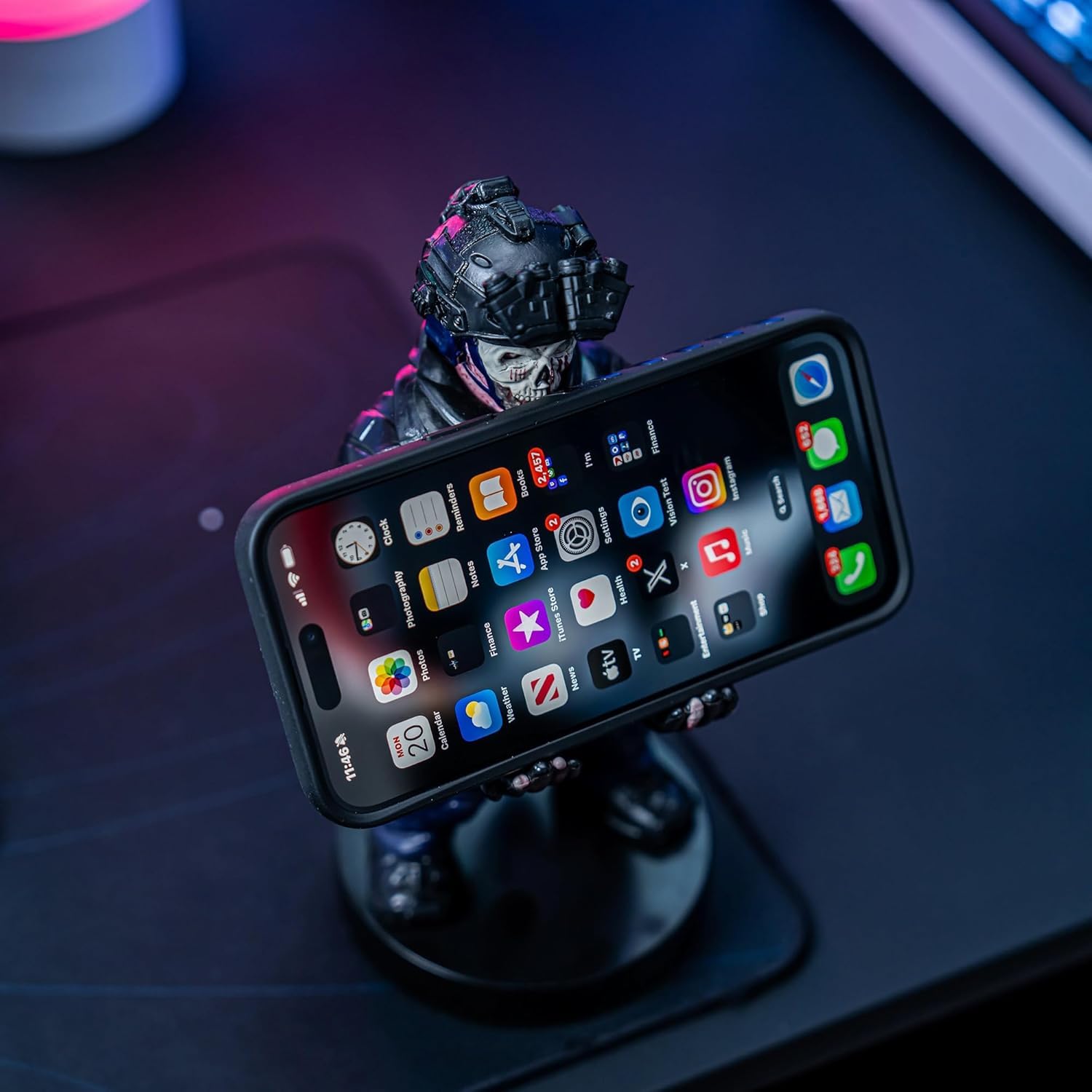 Exquisite Gaming: Call of Duty: Zombie Ghost - Controller originale Cable Guys e supporto per telefono, supporto per dispositivo da collezione, personaggio con licenza ufficiale