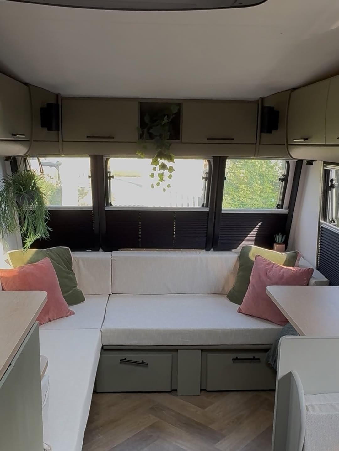 Motorhome Campervan Window Blind with Flyscreen, Black Frame Cassette Blind, Black Pleated Blackout Blind and Insect Screen (90 x 50cm (Overall size 98 x 58cm)) — view 4