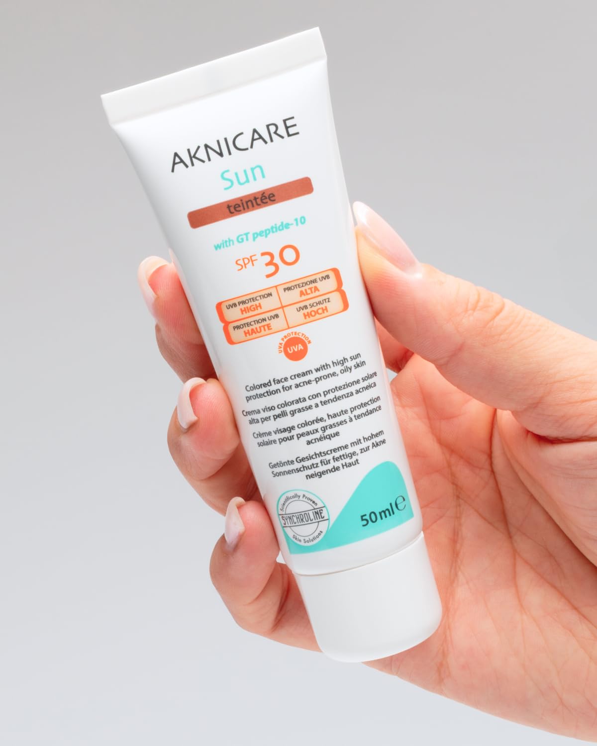 Synchroline - Aknicare Sun Teintée Spf30 Crema Facial Colorada 50 Ml Anti Imperfecciones Piel Mixta y Grasa Con Ácido Hialurónico y Filtros Solares, Made In Italy