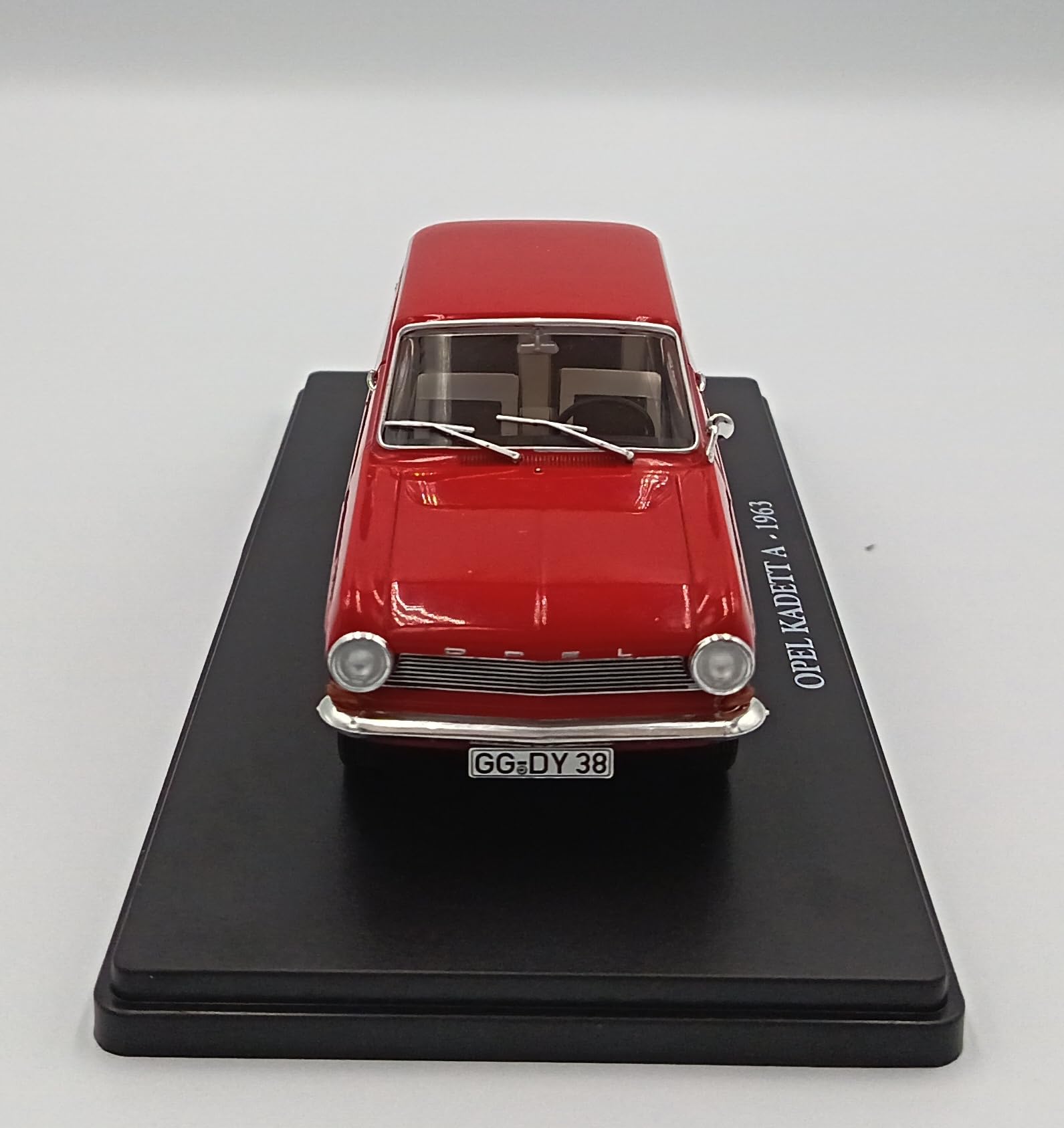 OPO 10 - Modellino da Collezione in Scala 1/24 Compatibile con Opel Kadett A (1963) - VC085