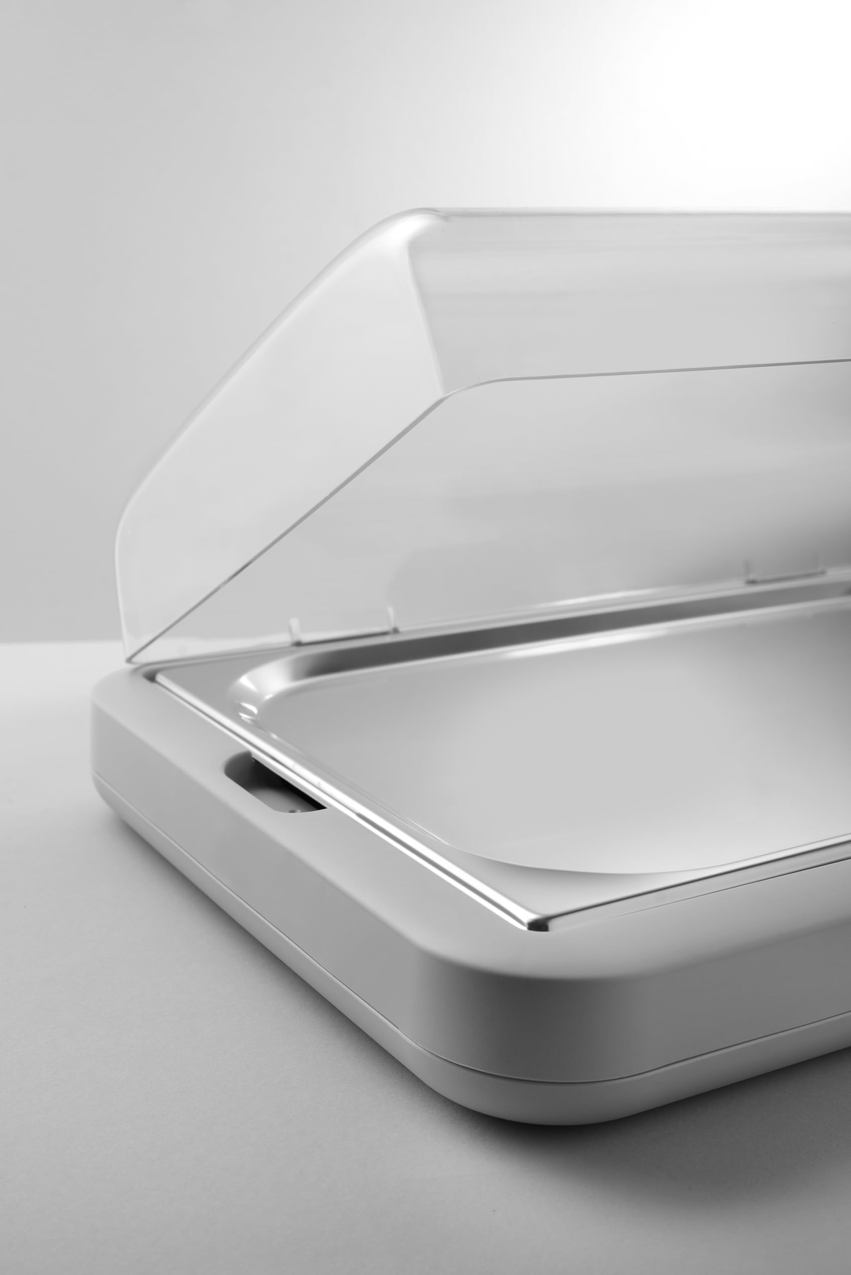 HENDI Expositor refrigerado UNIQ con cubierta transparente abatible de ABS, conjunto exhibidor con bandeja de acero inoxidable GN 1/1, bloque refrigerante, 593x389x(H)147mm, polipropileno, blanco
