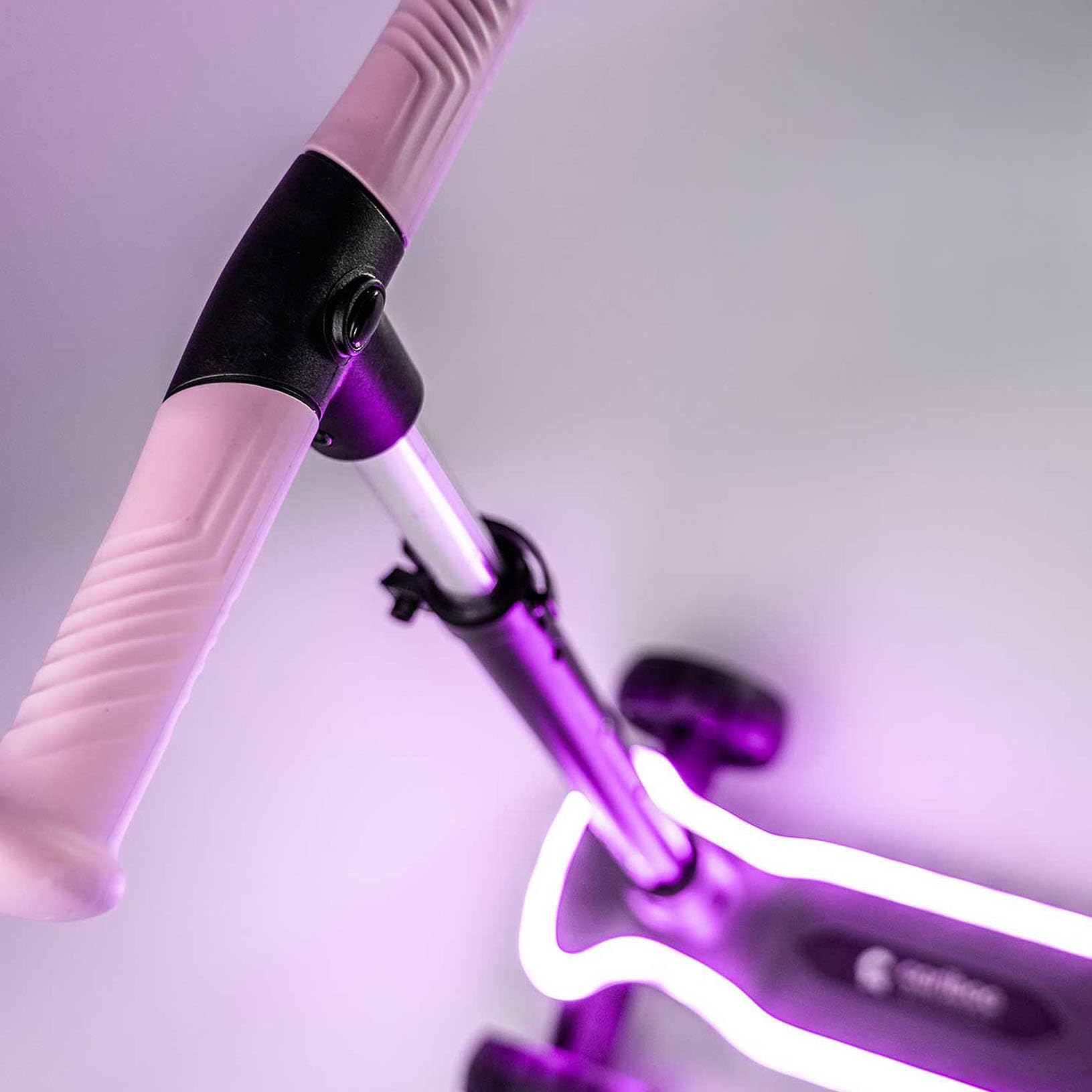 Cariboo Monopattino Bambino de 3 Anni - Scooter a 3 Ruote con Manubrio Regolabile e Luci LED - LEDstar