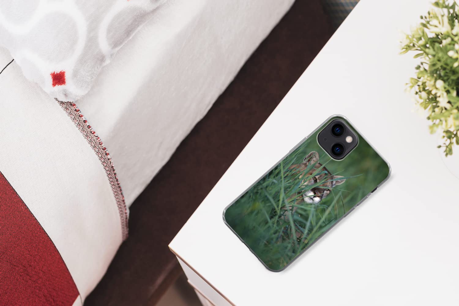 MuchoWow Funda para iPhone 13 - El Puma se esconde Entre Las Hojas de Hierba - Funda de Silicona/Funda Blanda para teléfono móvil