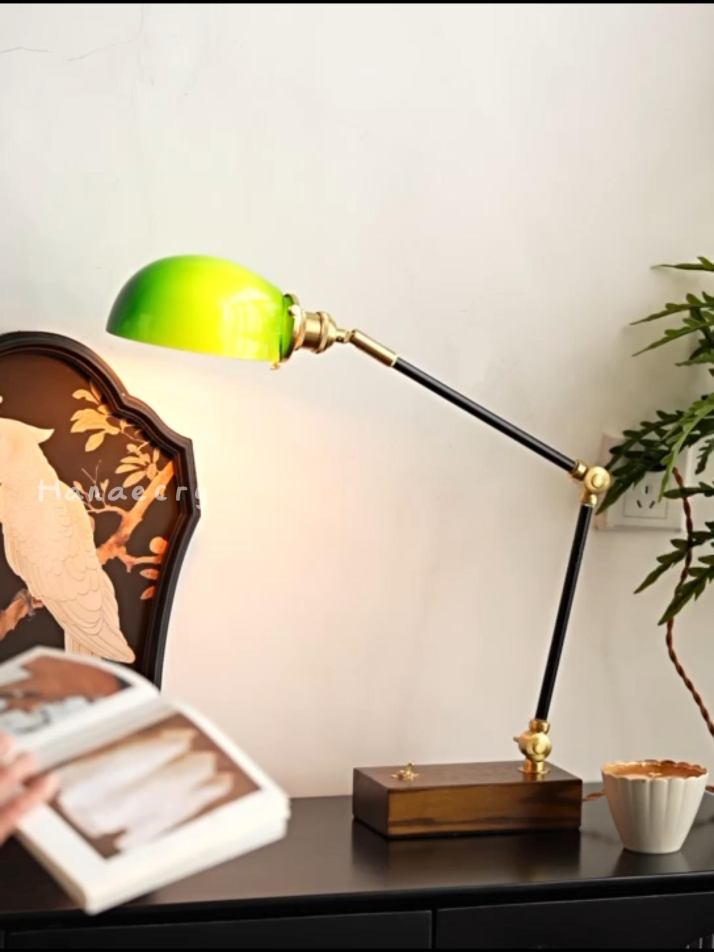 オイルランプ 透明ガラス 緑硝子ベース 高さ　持ち手含めて約４５cm Amazon.co.jp : 【バンカーズランプ】テーブルランプ おしゃれ