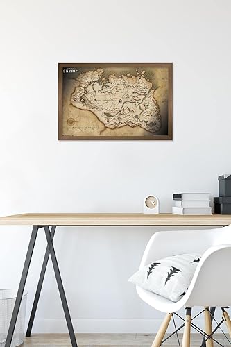 Vista 61 de The Elder Scrolls V: Skyrim - Póster de pared de mapa, 34 pulgadas de largo x 22.4 pulgadas de ancho, versión enmarcada de madera de granero Versión