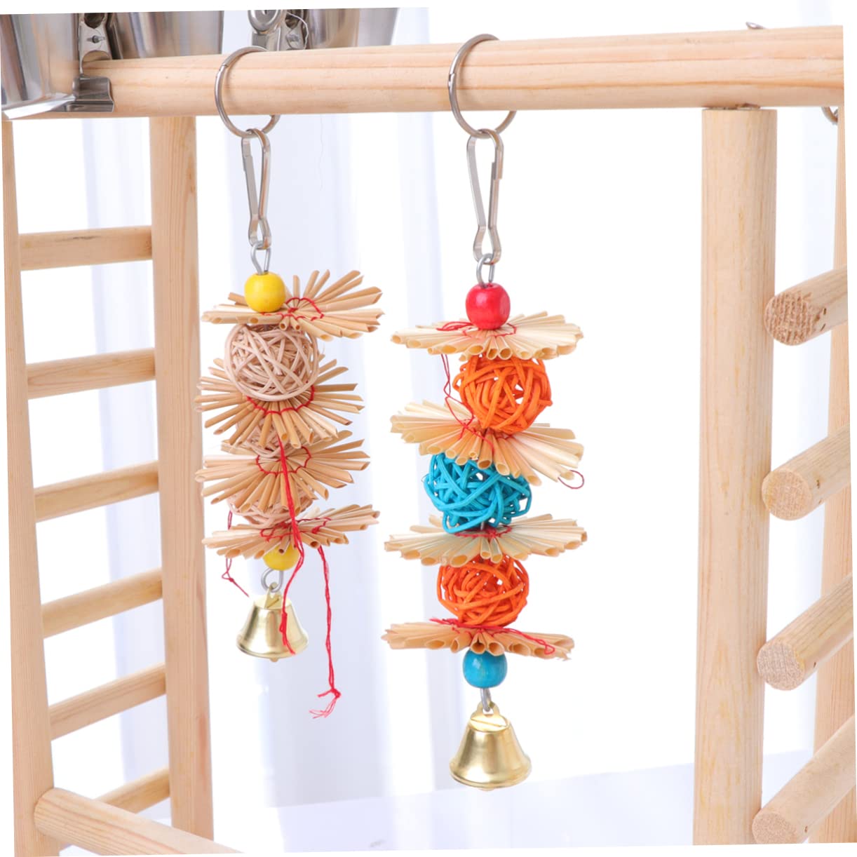 DOITOOL Jouets À Mâcher pour Perroquets Lot De 2 Clochettes Suspendues en Rotin Tissée pour Petits Oiseaux Couleur Aléatoire