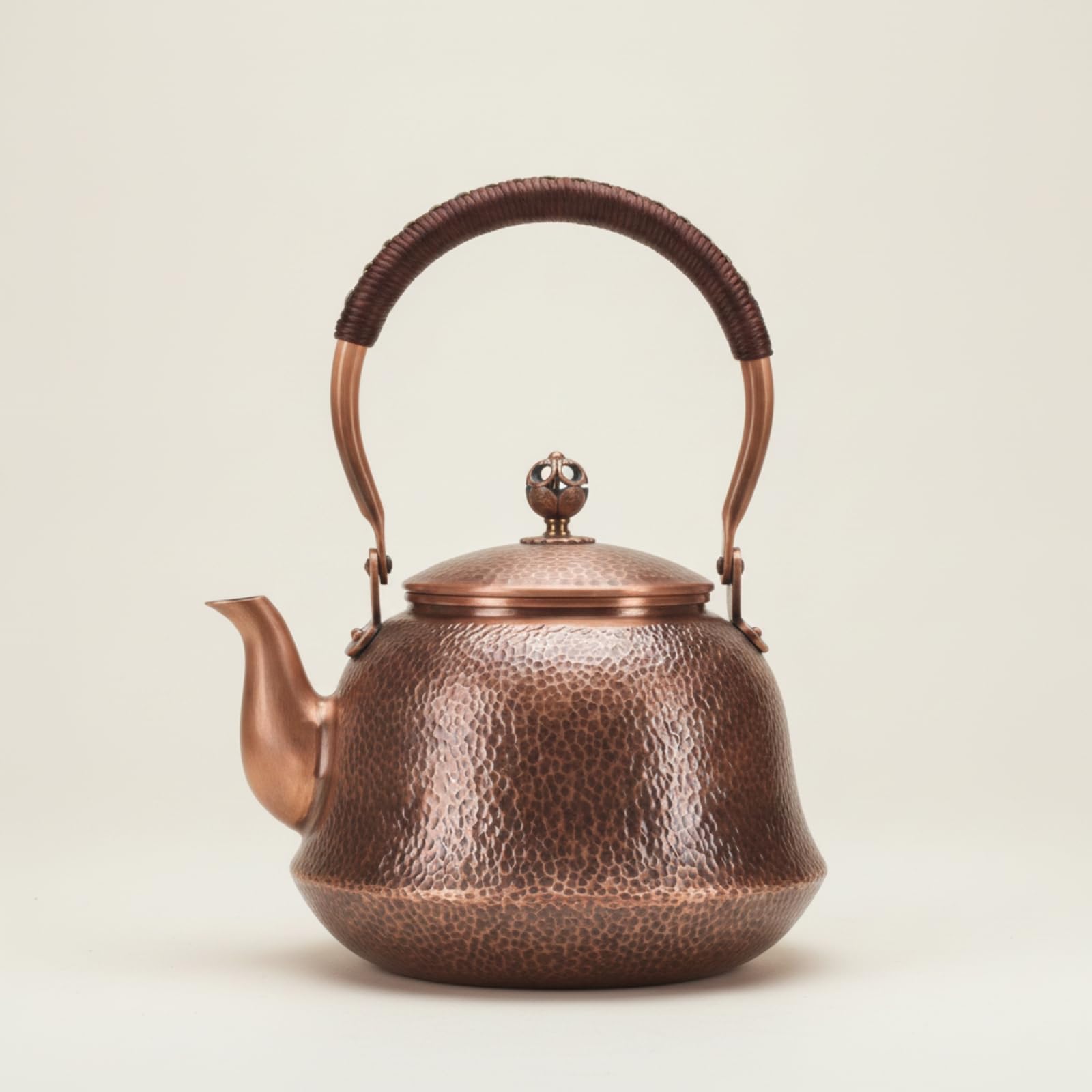 Baoblaze Bouilloire en Cuivre Traditionnelle avec Poignee Ergonomique et Bec Verseur pour Faire Bouillir l'Eau The et Cafe Style Classique, 1600 Ml, Marteau 4