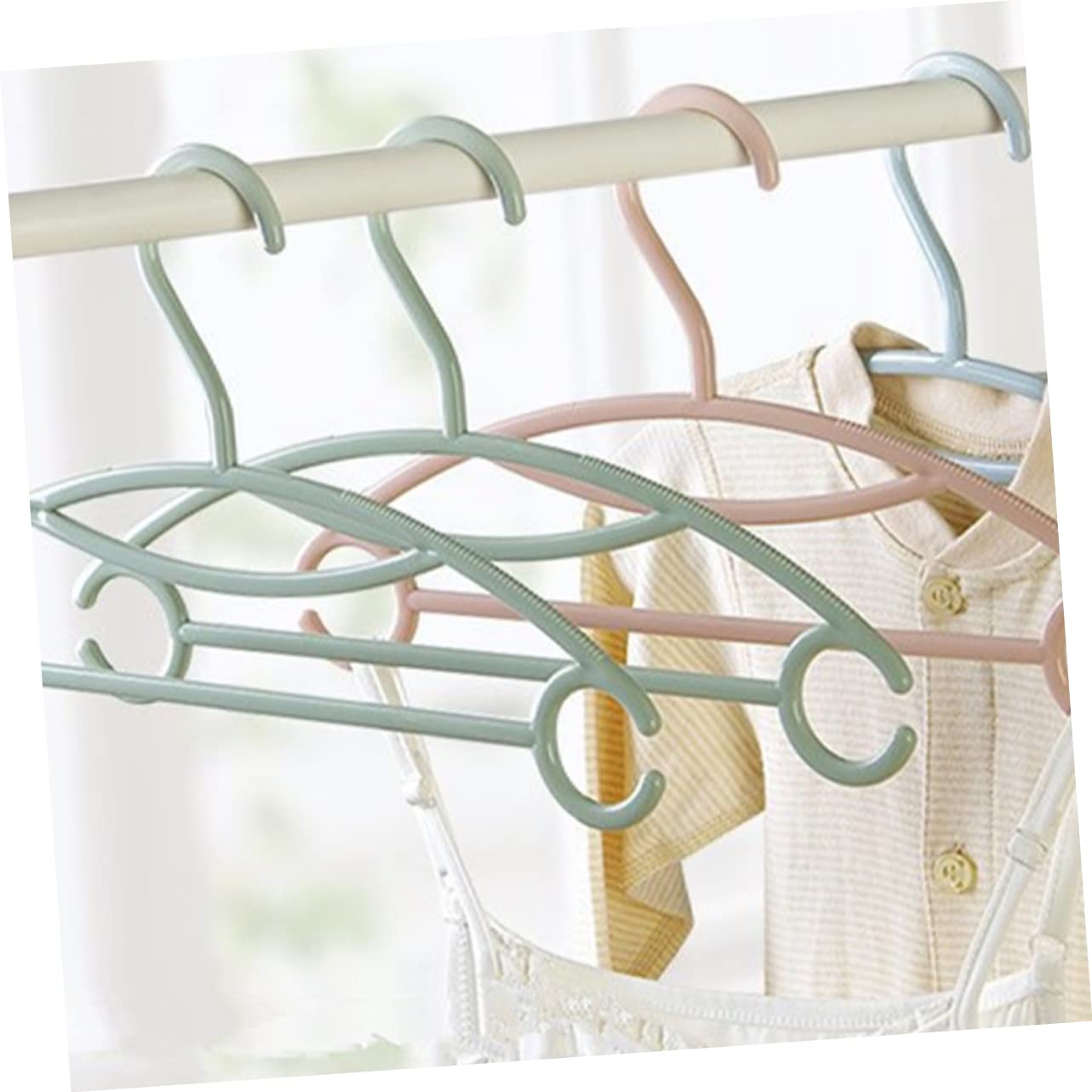 Luxshiny 20stücke Kleiderbügel für Babykleidung Stabile Haken für Kinderbekleidung rutschfeste Gepäckbügel Formschwere Kleiderbügel ohne Abdrücke für Schrankorganizer
