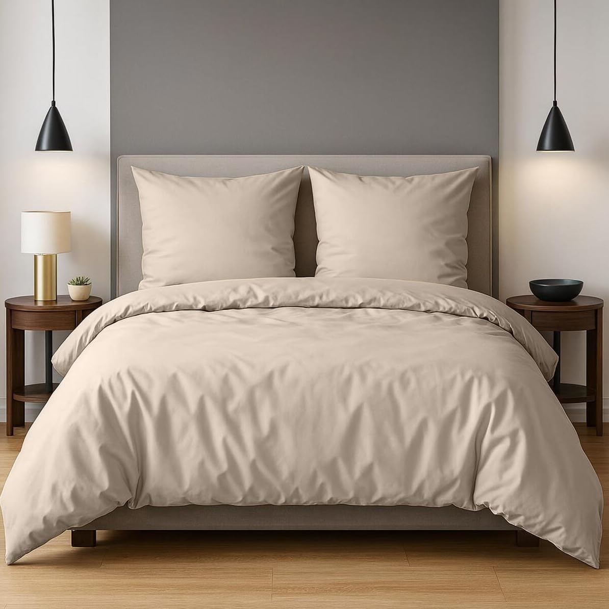 Traumschlaf Uni Mako-Satin Bettwäsche – seidig glatt & hautsympathisch aus 100% Baumwolle – edles Uni Design, atmungsaktiv & pflegeleicht – mit Reißverschluss – 135x200 cm + 80x80 cm, schwarz