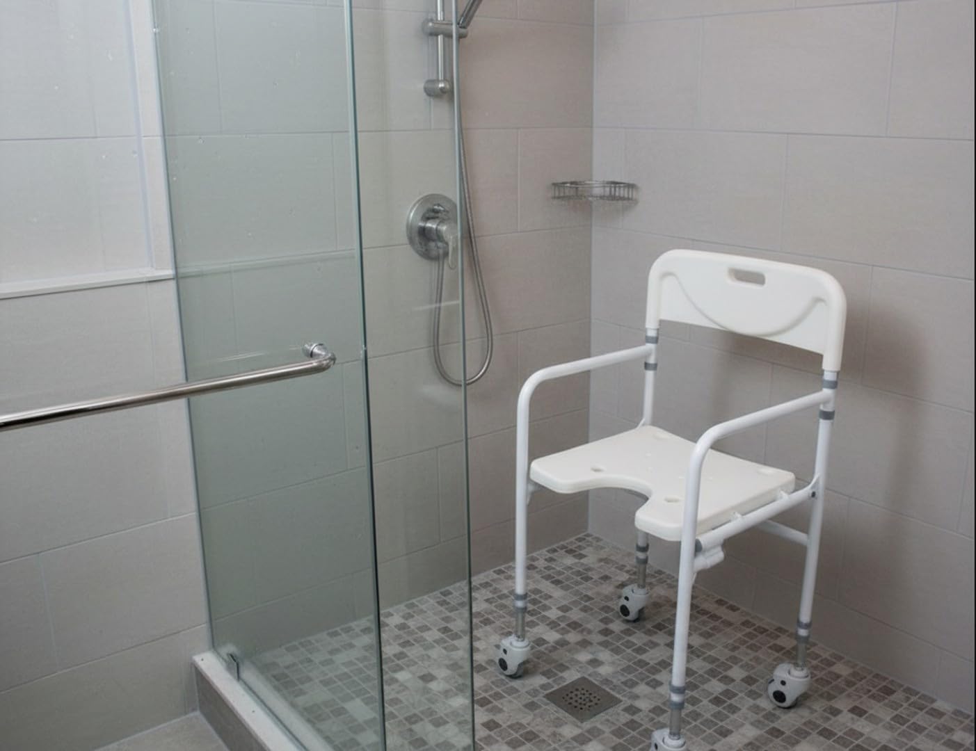 Ausilium Sedia da Doccia Pieghevole con Ruote e Freni per Anziani e Disabili - Sedia Bagno in Alluminio Regolabile in Altezza, Seduta Ergonomica Antiscivolo - Portata 114 kg