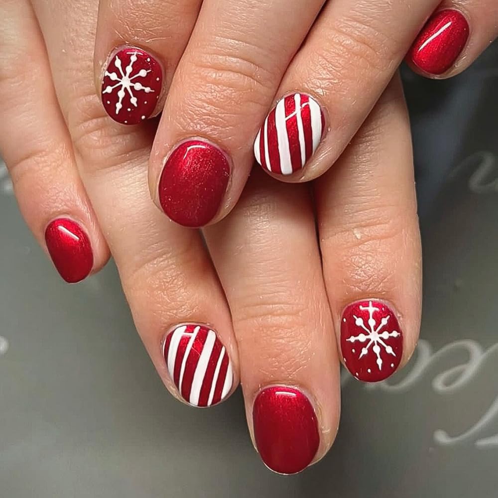 Short Square Christmas Press on Nails Glossy Red Fake Nails Full Cover Snowflake Stripe Glue on Nails Winter Acrylic False Nails Tips Cute Artificial