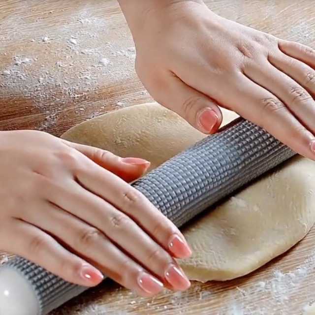 Amazon | ガス抜き めん棒27cmめん棒 伸ばし棒 麺棒 凹凸加工 浮動