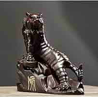 黒い木製虎の彫刻 約30cm Amazon.co.jp: 黒檀の木彫りの虎の装飾品、タイ​​ガーの像の木の