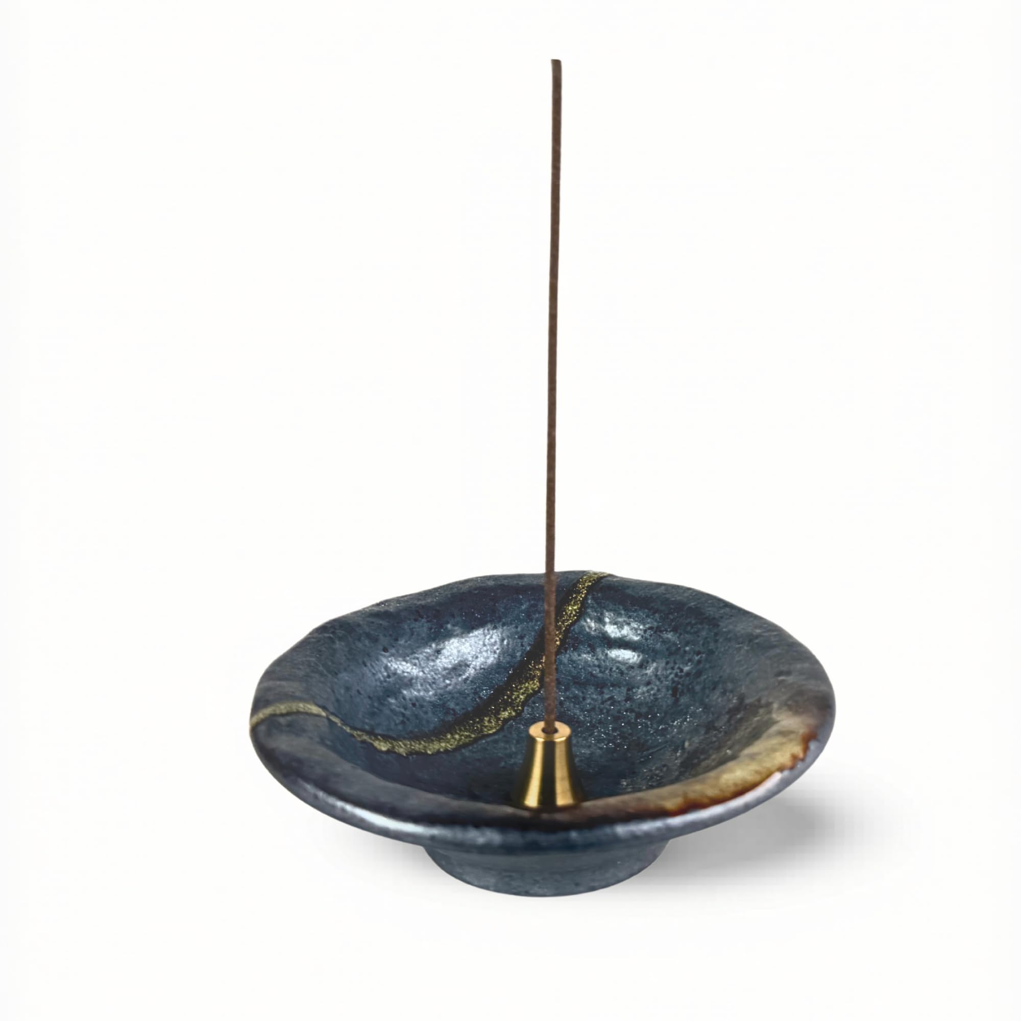 Manekineko Ai Japanese Incense Holder Set – 4.13" (105mm) Mino Ware Ceramic Dish with Solid Brass Holder, Made in Japan, Easy-Clean Zen Minimalist Design for Meditation & Daily Use (Takaoka)