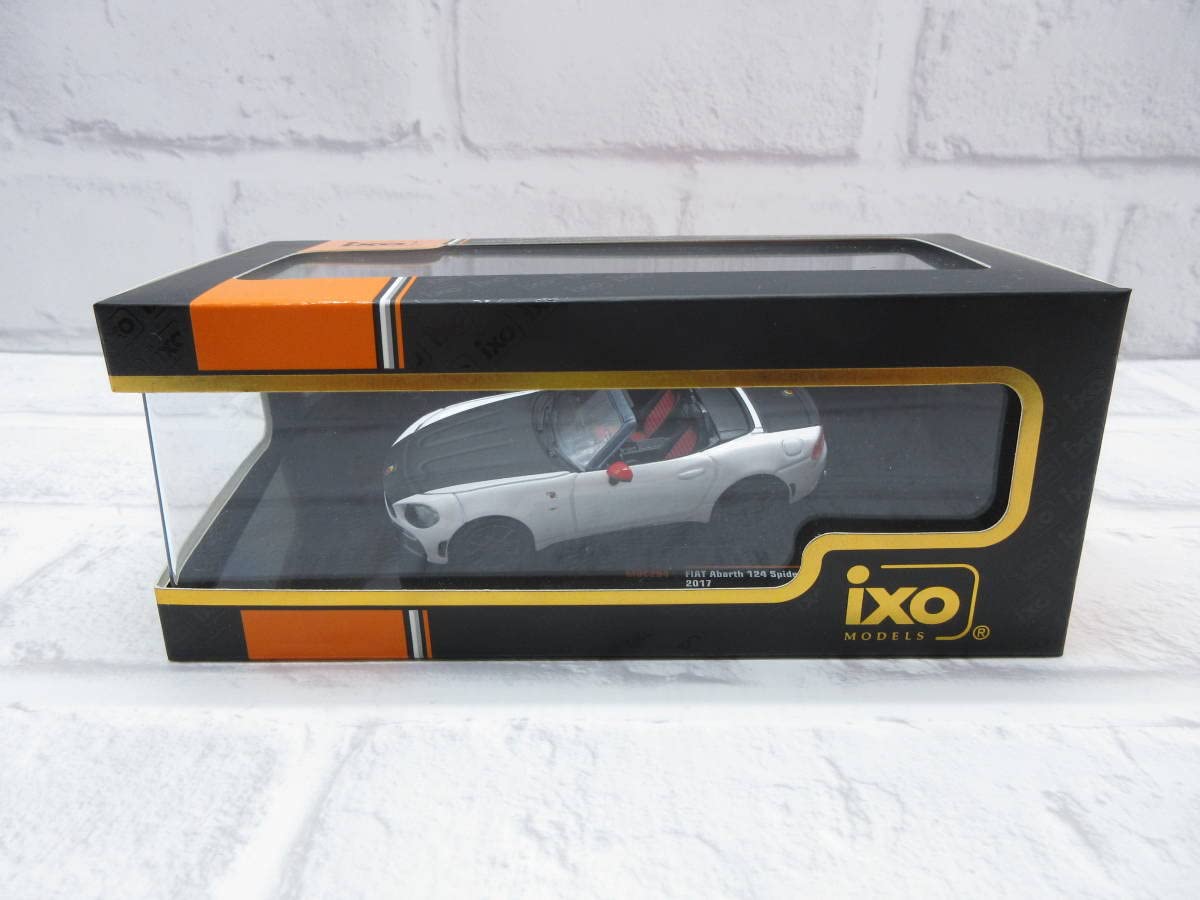 1/43 フィアット　アバルト　124スパイダー　ディーラー　ミニカー　ホワイト 1/43 フィアット アバルト 124スパイダー ディーラー ミニカー