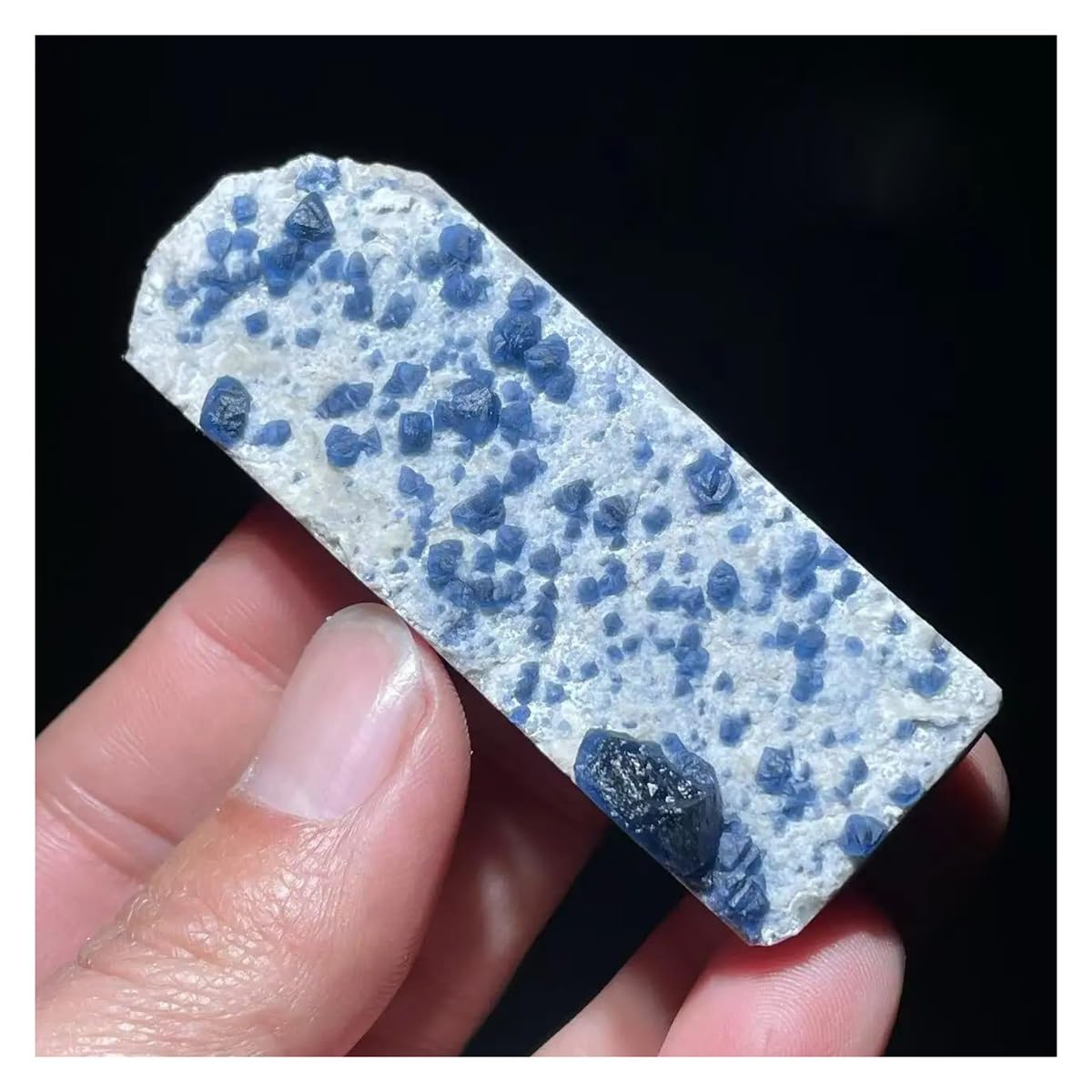 Fluorita azul natural de 56g para decorar tu salón con minerales únicos