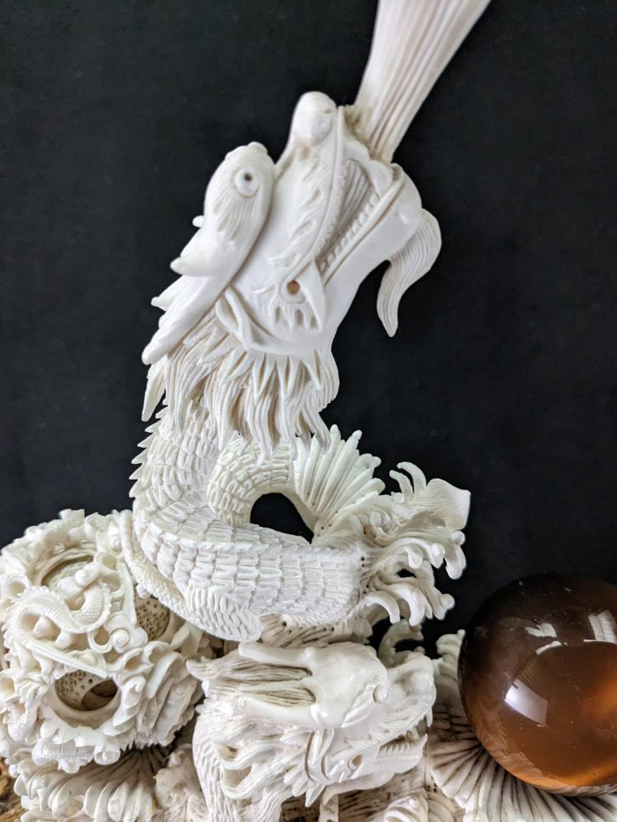 Amazon.co.jp: 牙彫刻 象牙風 龍 台座 天球（11層以上） 赤虎目