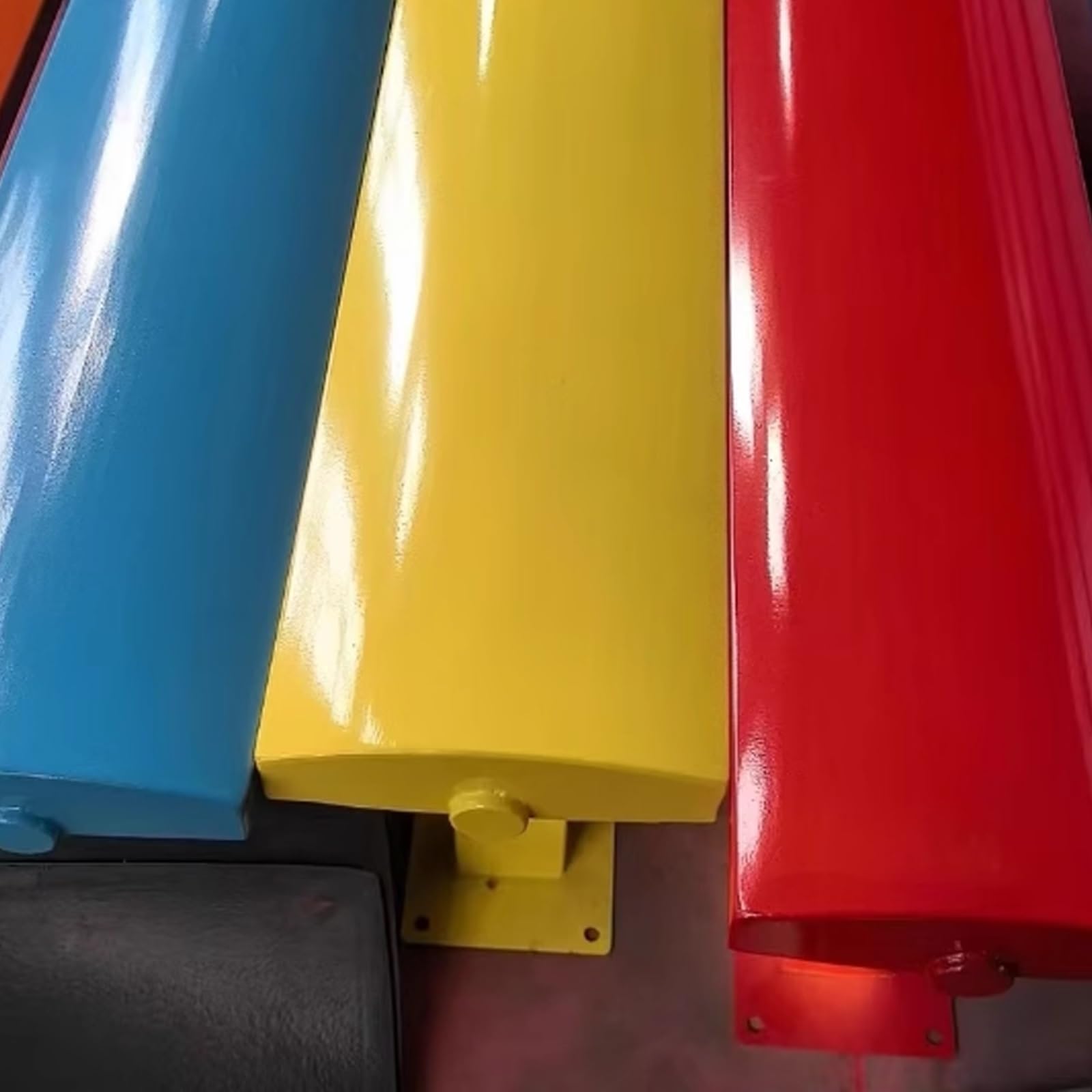 Odporna na warunki atmosferyczne metalowa ławka ogrodowa dla 3-4 osób, bez oparcia, idealna na balkon, patio, do parku lub przystanku autobusowego, żółta 120 x 22 x 45 cm