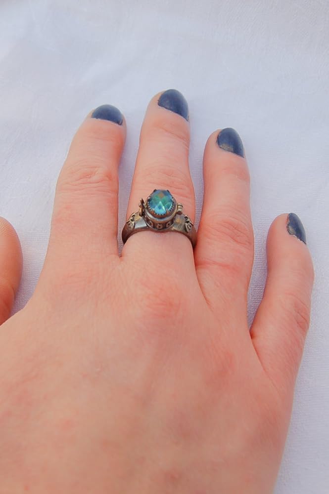 Eastern Jewellery Trading Stunning Gothic Poison Ring with Secret