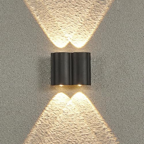 Luz exterior LED de pared con flexión para noches acogedoras en el jardín