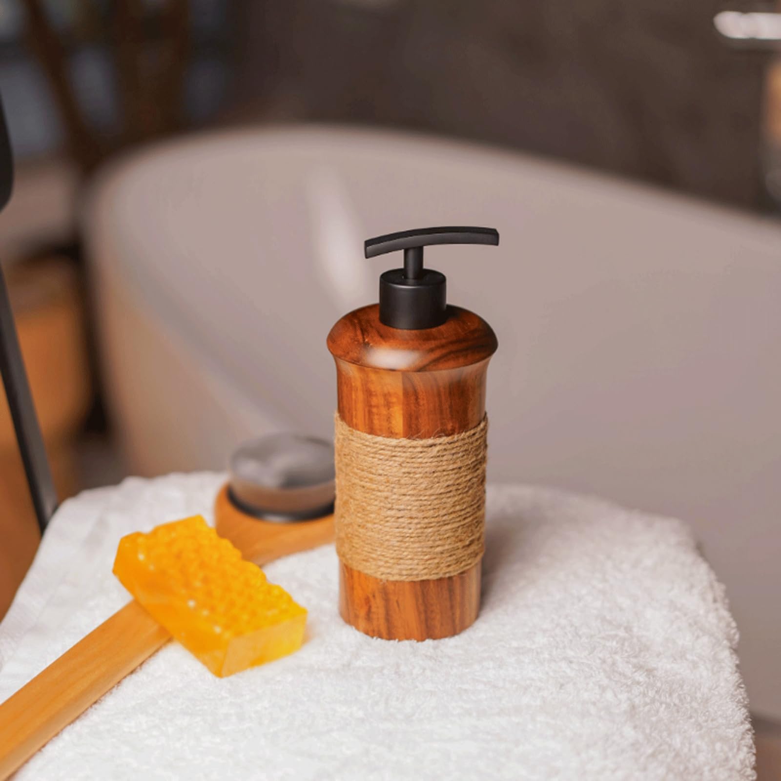 Dispenser di sapone ricaricabile Elegante dispenser di sapone per le mani in legno da 141,7 g Dispenser di sapone liquido ricaricabile in plastica con pompa in metallo Bottiglie di shampoo per