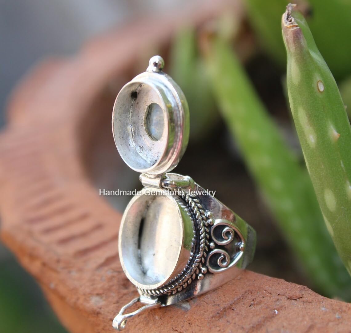 Natural Rainbow Moonstone Ring, Poison Box Ring, Oval ~ Gemstone Ring, Moonstone Jewelry, June Birthstone Ring, Openable Poison Ring, Poison Ring, Locket Ring, Blue Flash Ring, Artisan design Ring