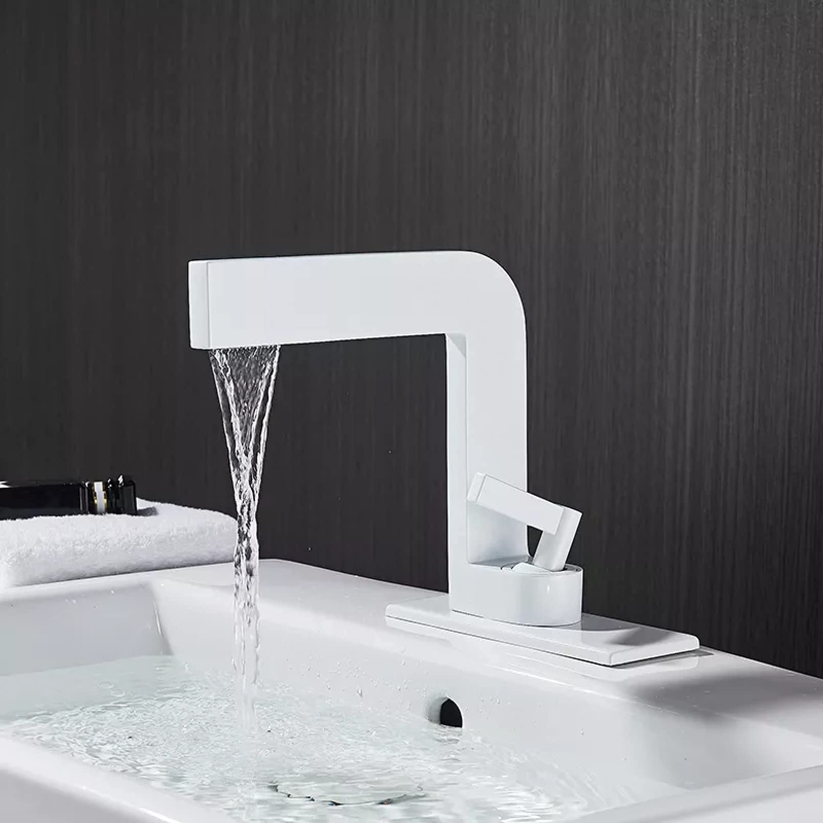 Robinet mélangeur eau chaude eau froide cascade en laiton mat