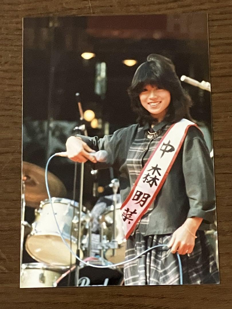 中森明菜さん　写真セット　37枚　当時物 中森明菜 生写真 当時物 としまえん デビューミニコンサート