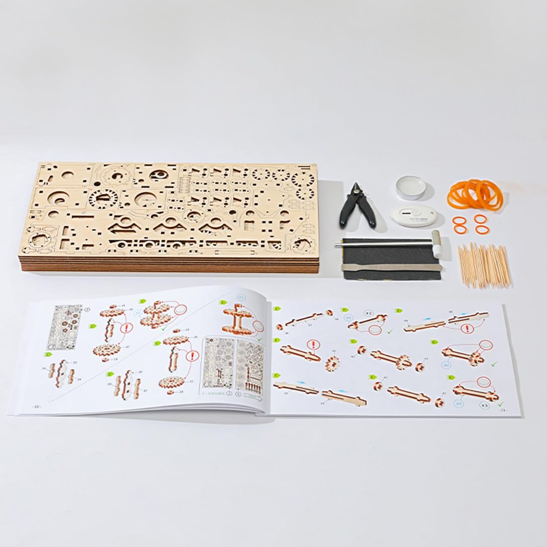 Kit fai da te Steam Train Model Kit meccanico Wind-Up Locomotive con traccia, modello di assemblaggio in legno, collegamento a pistone, set di costruzione educativa, display desktop (413 PCS/smontato)