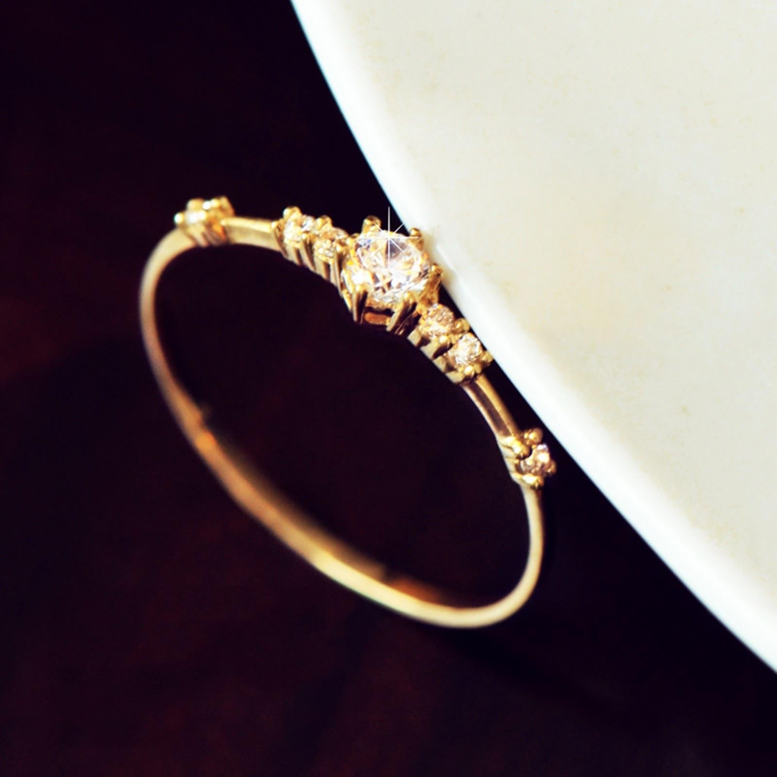Wycian Anillo de compromiso para mujer, con piedra de oro amarillo, circonita, oro amarillo, talla 45 (14,3) con pequeñas circonitas adaptables para mujer Año Nuevo