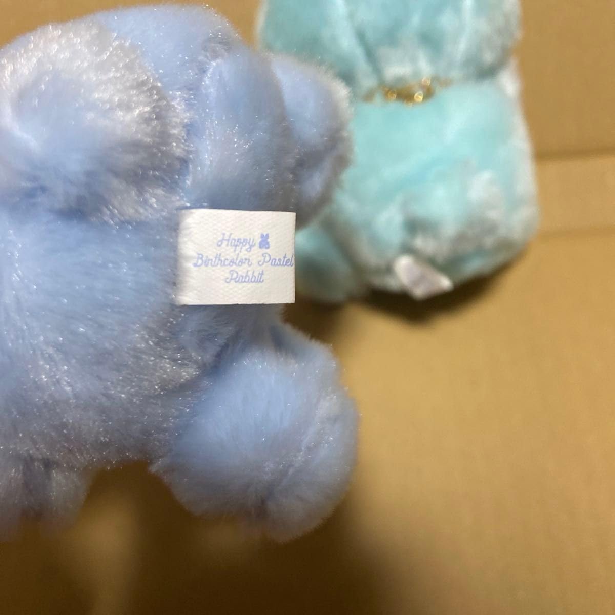 Amazon.co.jp: 青いうさぎ2個とグレー色のウサギのキーホルダー