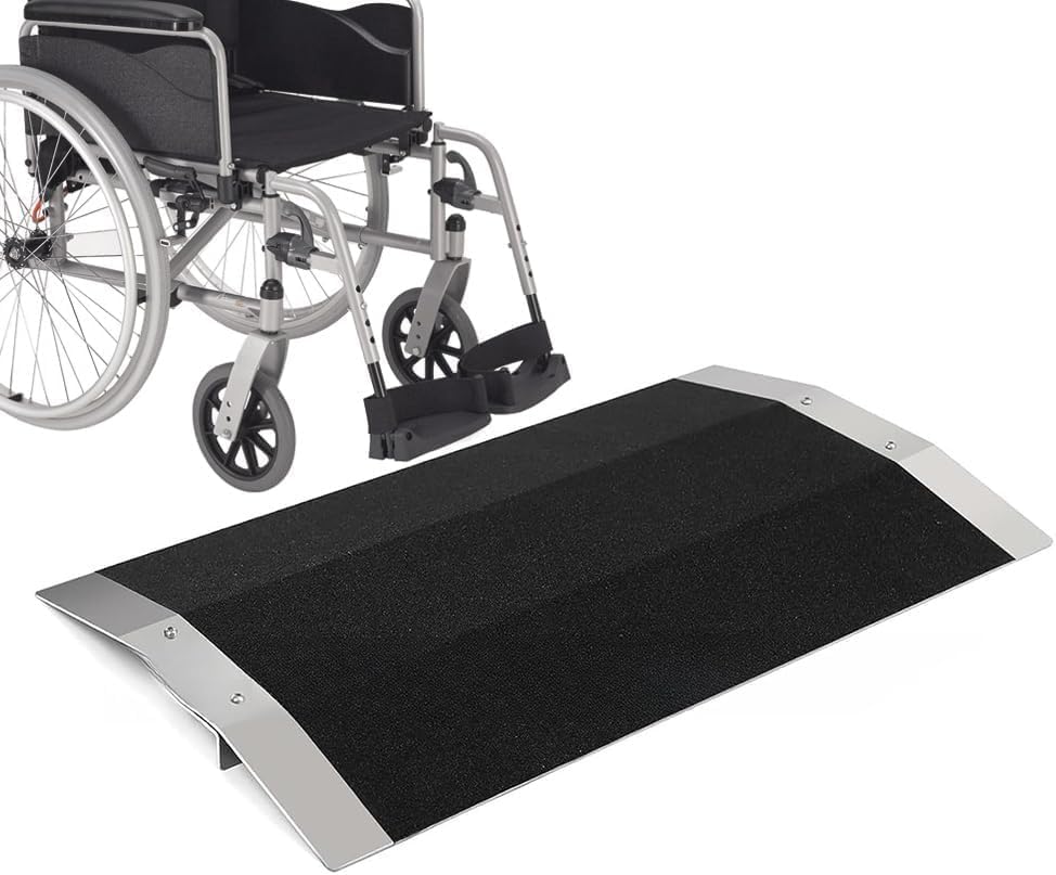 Rampe de seuil de porte pour fauteuil roulant et scooter sur la terrasse de maison
