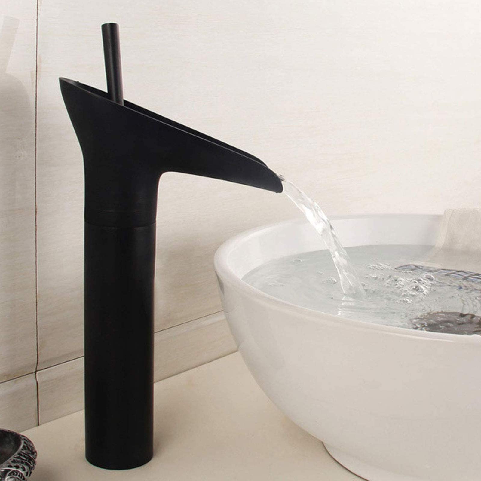 Mitigeur de lavabo moderne en laiton avec commande d'eau chaude et froide