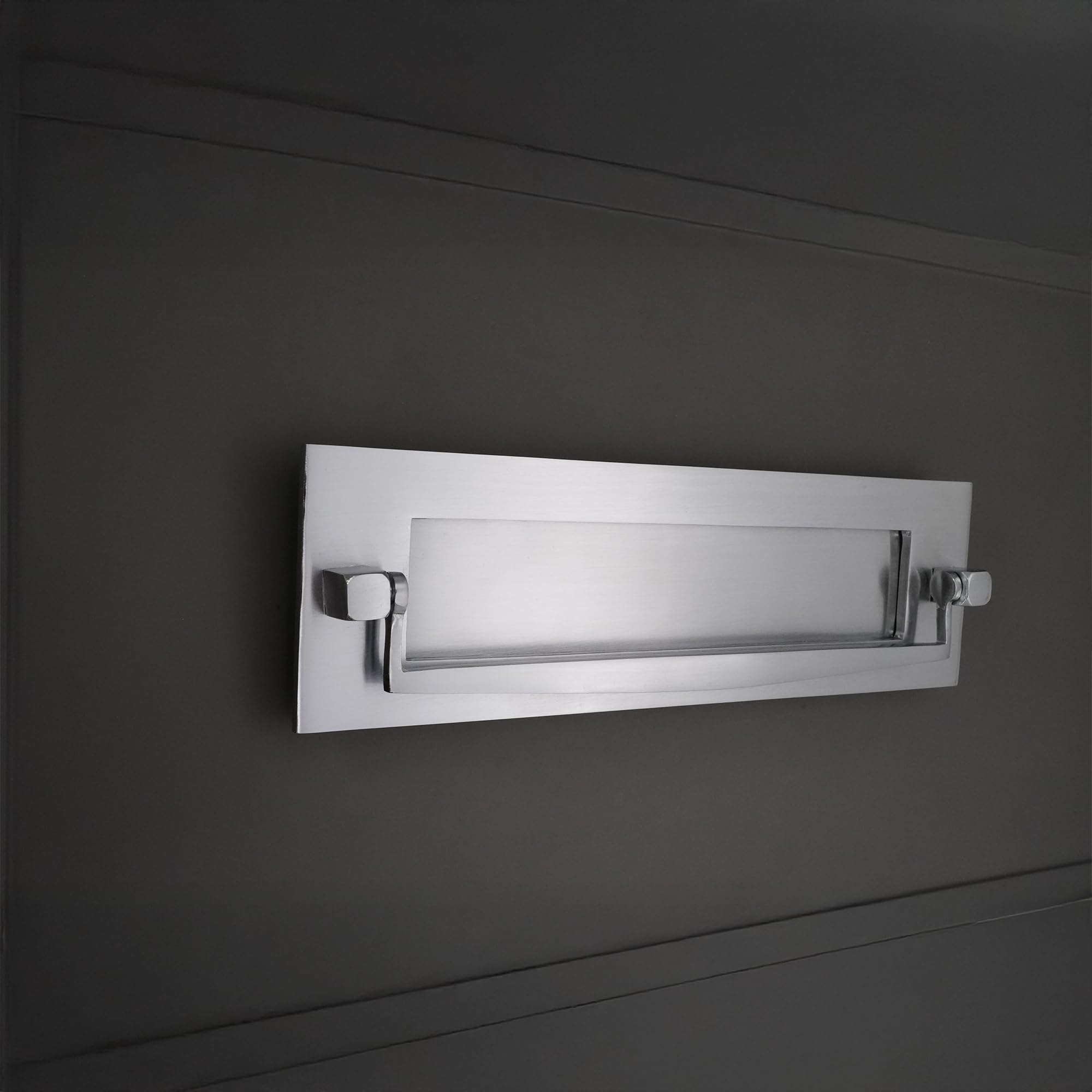 Entrée de boîte aux lettres traditionnelle victorienne en laiton massif à ressorts lourds 25,4 x 7,6 cm avec heurtoir de porte (chrome satiné)