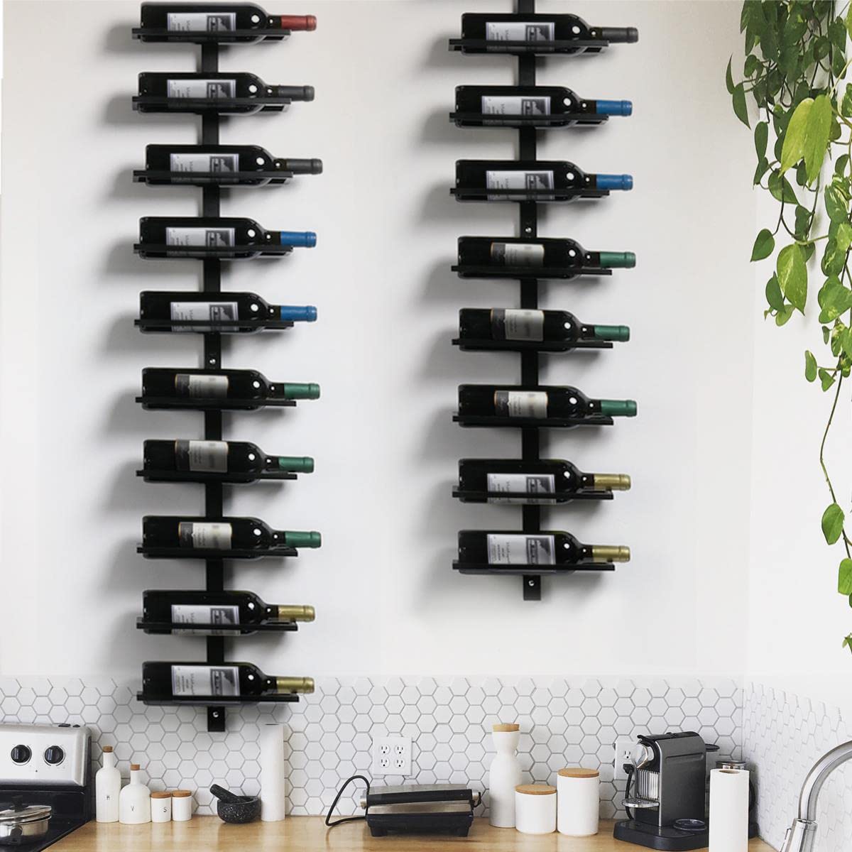 Yaheetech Portabottiglie da Parete per 10 Bottiglie Porta Bottiglie di Vino in Metallo 126 cm Scaffale Vini Supporto Bottiglie Cucina Bar