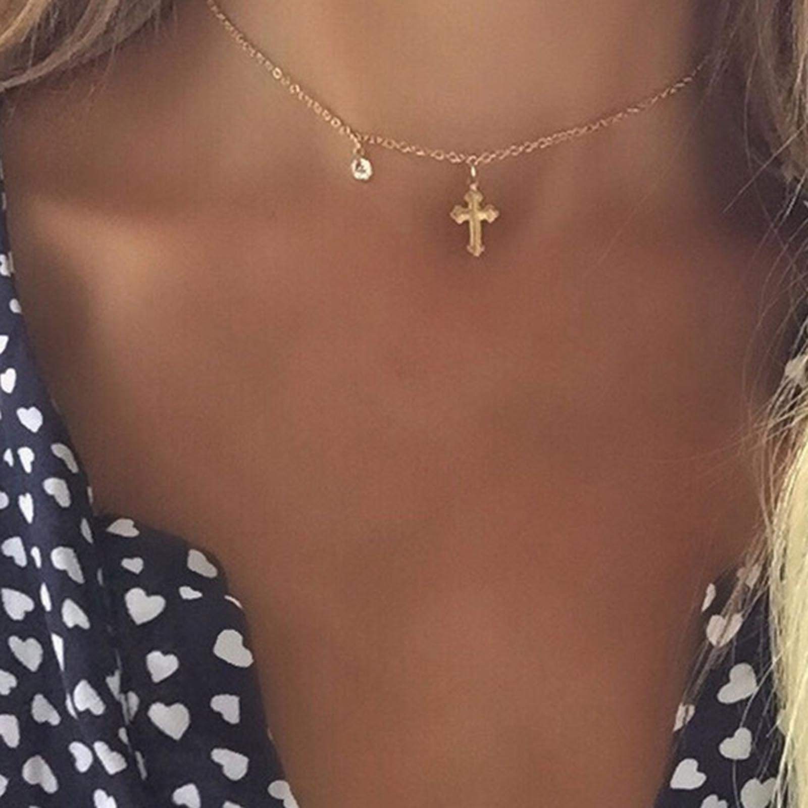 TseenYi Collar con colgante de cristal, cadena fina de oro y cruz, collar de cadena corta, joyería religiosa para mujeres y niñas