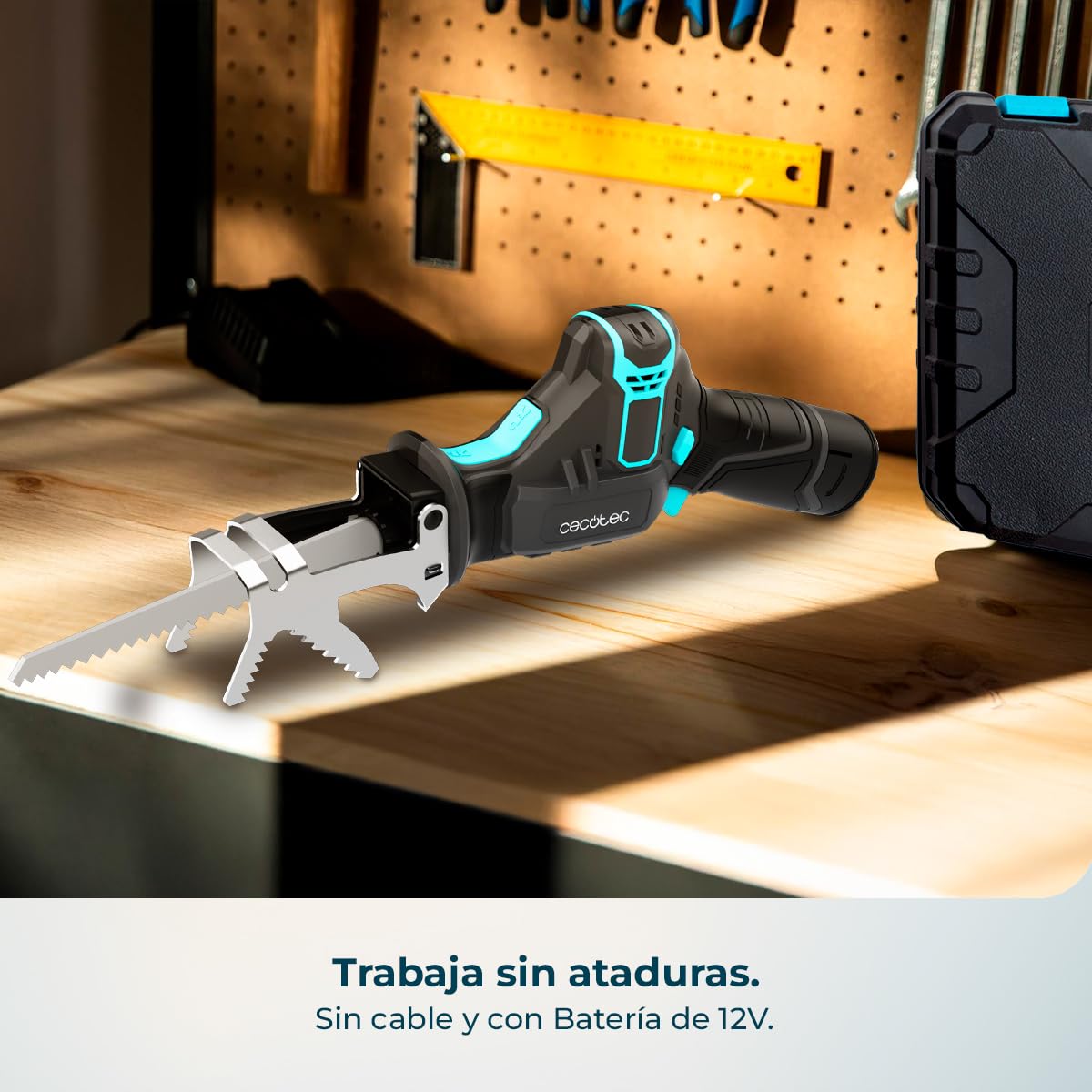 Cecotec Sierra de Sable LongFlex 1200 Home&Garden. 550W, Incluye 2 Baterías de 12V, Cortes de hasta 65mm con Recorrido de 20mm, Accesorio para Cortar Ramas, Incluye 6 Cuchillas y Maletín