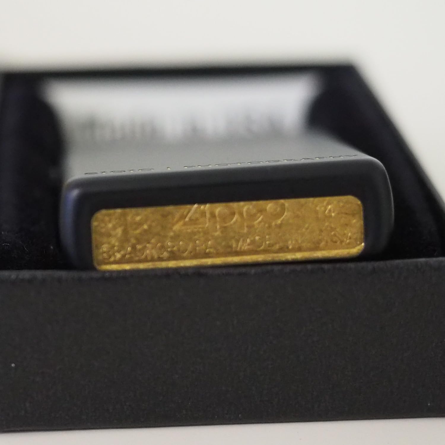 Feuerzeug Schwarz graviert | Feuerzeug mit Wunschgravur | Personalisiertes Sturmfeuerzeug | Geschenkidee für Männer, Sammler, Vatertagsgeschenk, Kompatibel mit Zippo (Schwarz)