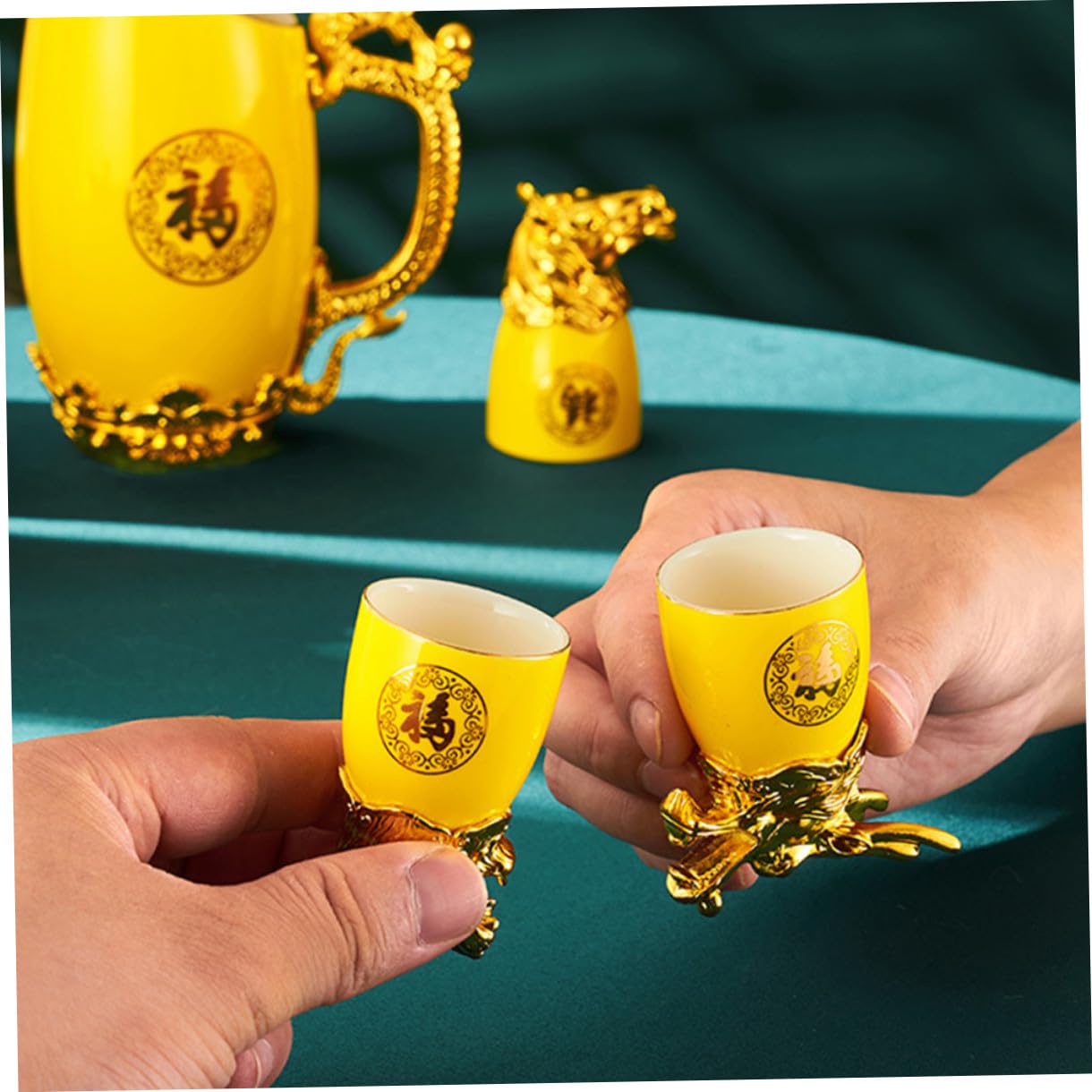 Set di Bicchieri da Liquore in Ceramica Dorata Disegni dello Zodiaco Cinese, Elegante e Resistente, per Bar e Hotel, Include Caraffa Stili multipli
