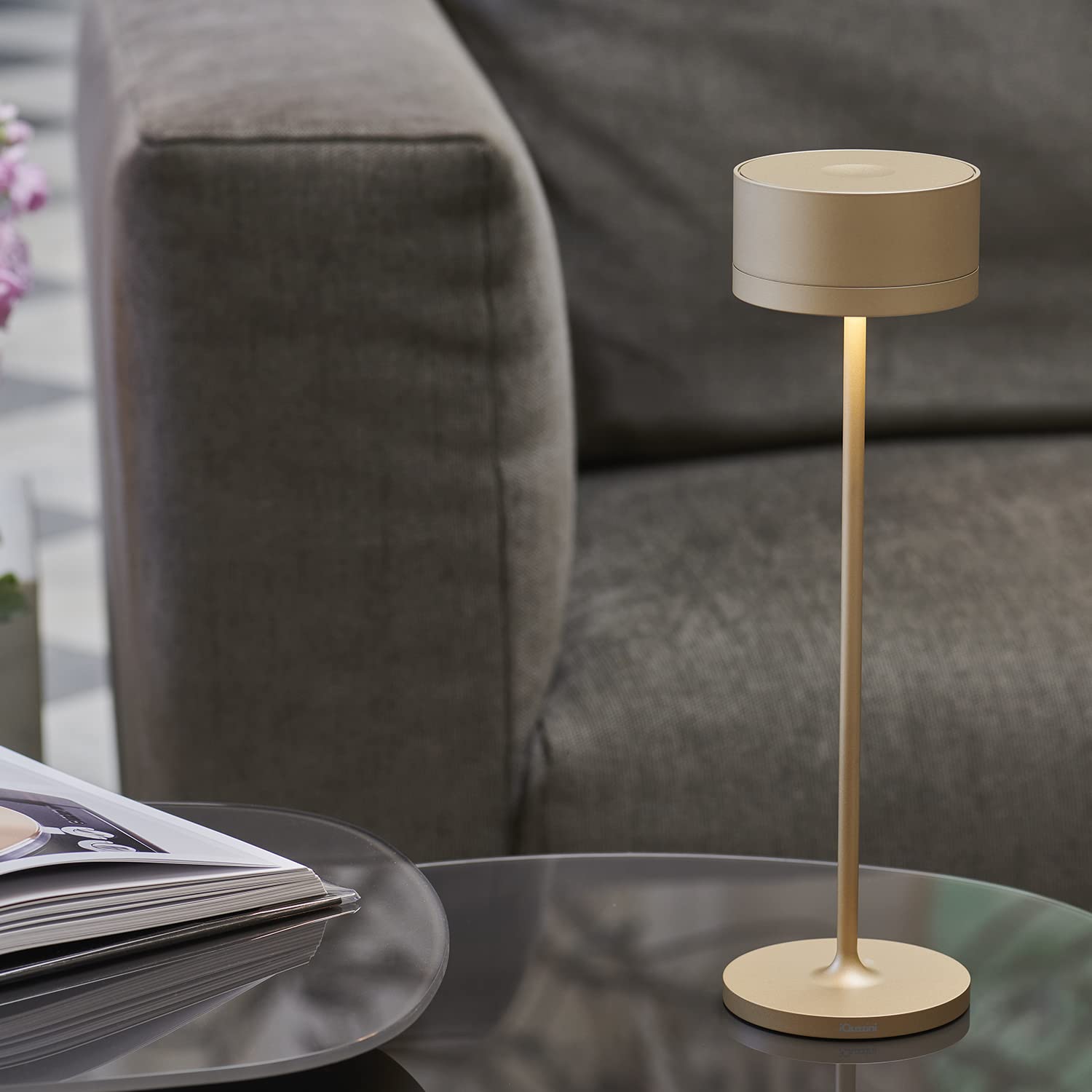 Whisper iGuzzini, lampada da tavolo LED senza fili, con batteria ricaricabile, dimmer touch, 2200K/2700K/3000K, IP65, corpo in alluminio h38cm - Col. Champagne