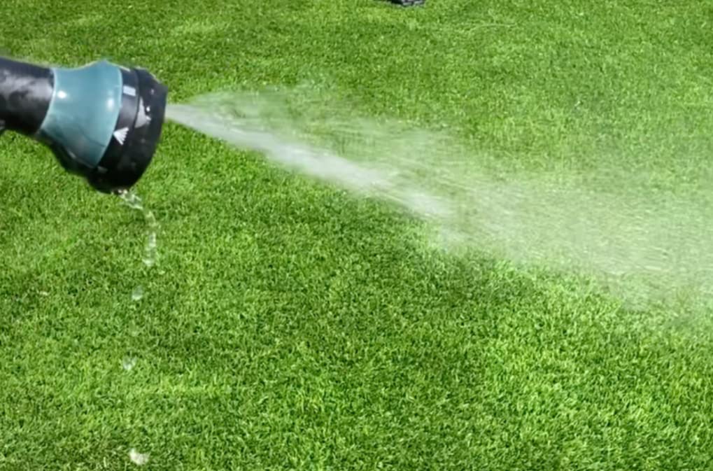 Higienizador Césped Artificial, Concentrado, Triple acción: Limpia, Higieniza y Perfuma, 2L