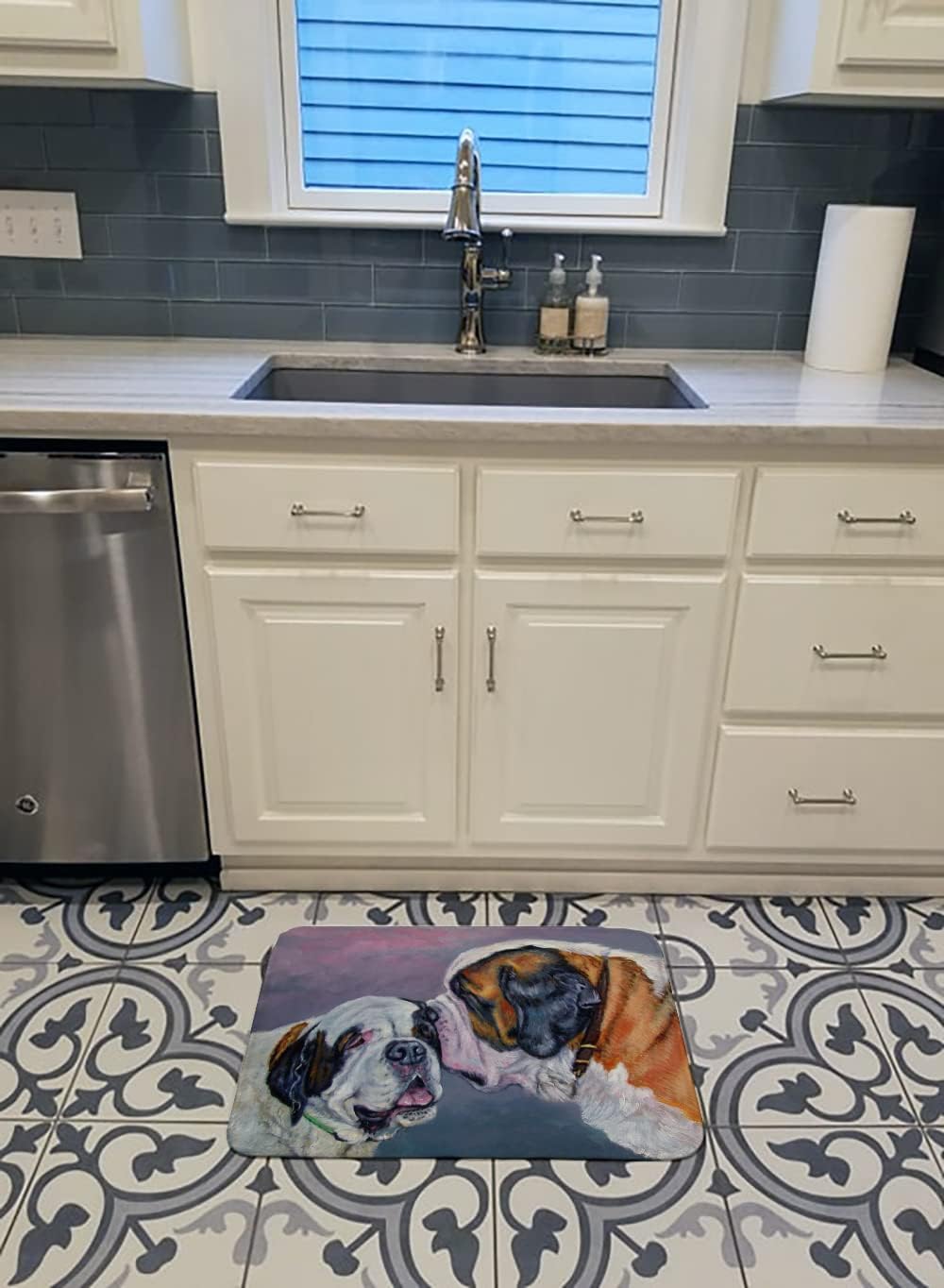 Caroline's Treasures 7332RUG Saint Bernard Whisperear Machine Washable Memory Foam Mat, Bathroom Rug, Non-Slip Bath Mat, Durable Thick Washable Rugs for Kitchen, Bathroom Quick Dry, Decorative Artwork