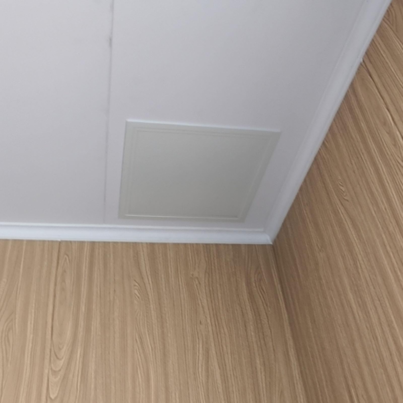 Panel de acceso metálico; Un panel de acceso a tuberías adecuado for usar