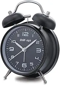 OhM-ega Despertador duplo com sino alto para pessoas com sono pesado, movimento silencioso, luz de fundo, despertador à moda antiga operado por bateria para quarto, 10 cm, preto