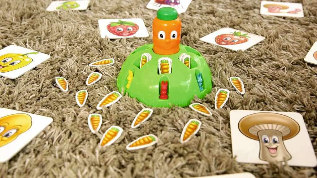 Ravensburger 21200 - Flotti Karotti, Bewegungsspiel für Kinder ab 4 Jahren, Familienspiel für Kinder und Erwachsene, Reaktionsspiel für 1-6 Spieler