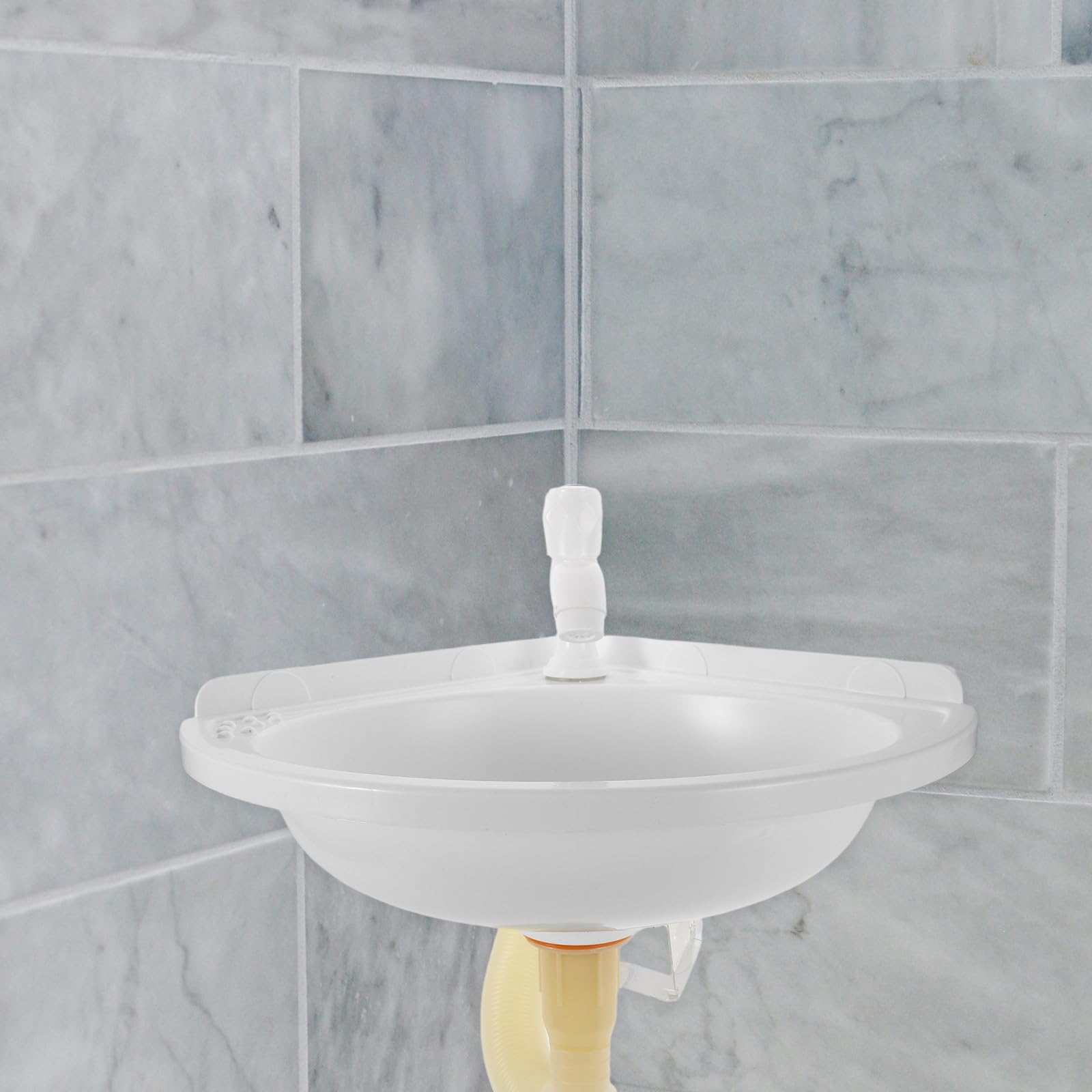 Cabilock Lavandino da bagno triangolare sospeso a parete con rubinetto, lavabo angolare in plastica, lavabo bianco a parete per uso domestico e sul balcone