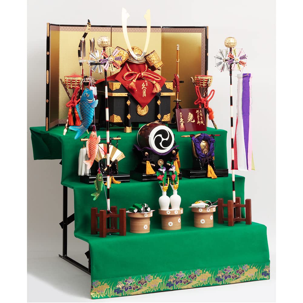 美品　人形の秀月　五月人形　兜　3段飾り Amazon | 久月official 五月人形 毛氈三段 兜飾り 3GR-K31-Z